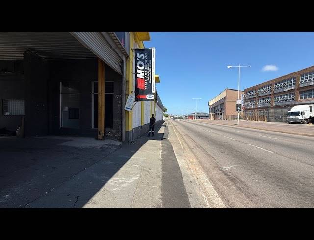 830M² WAREHOUSE TO LET IN STAMFORD HILL